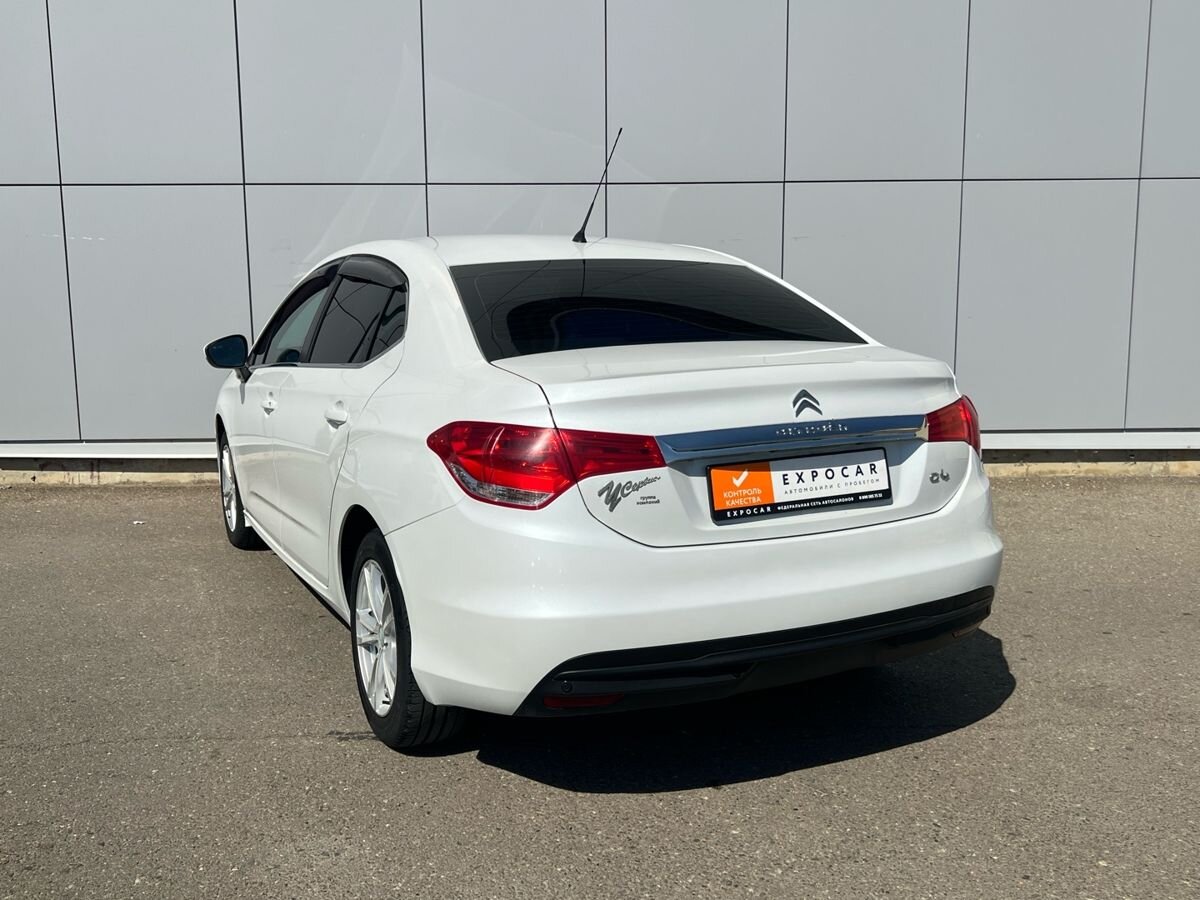 car-image