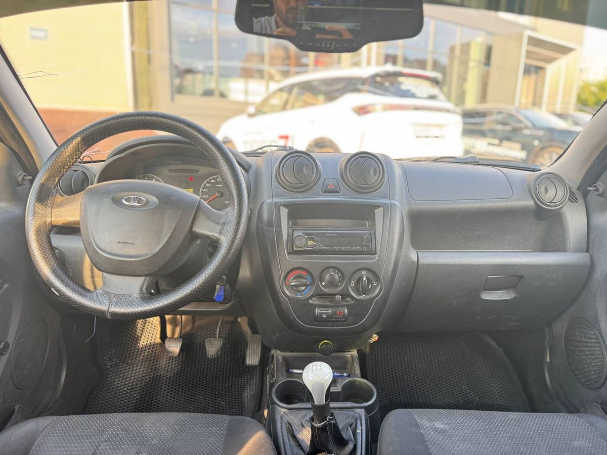car-image
