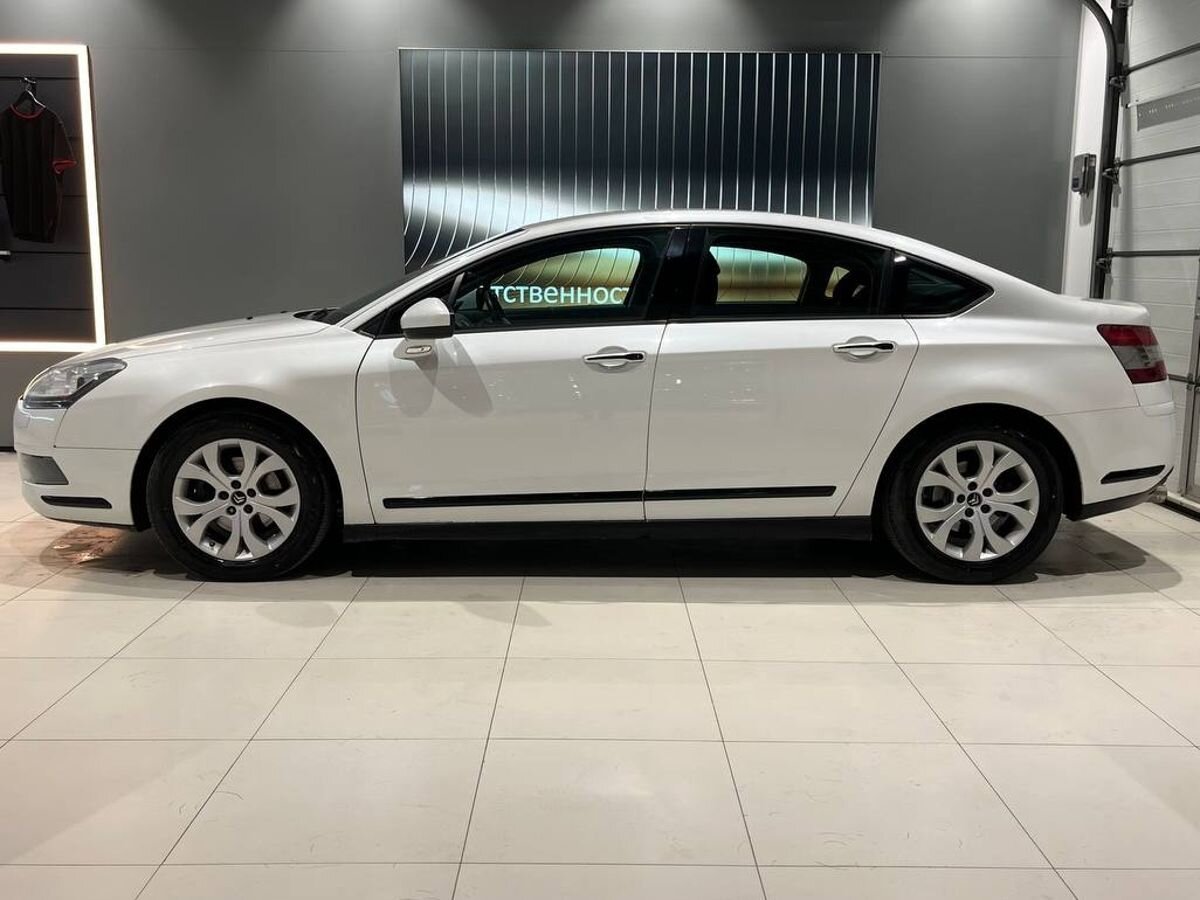 car-image