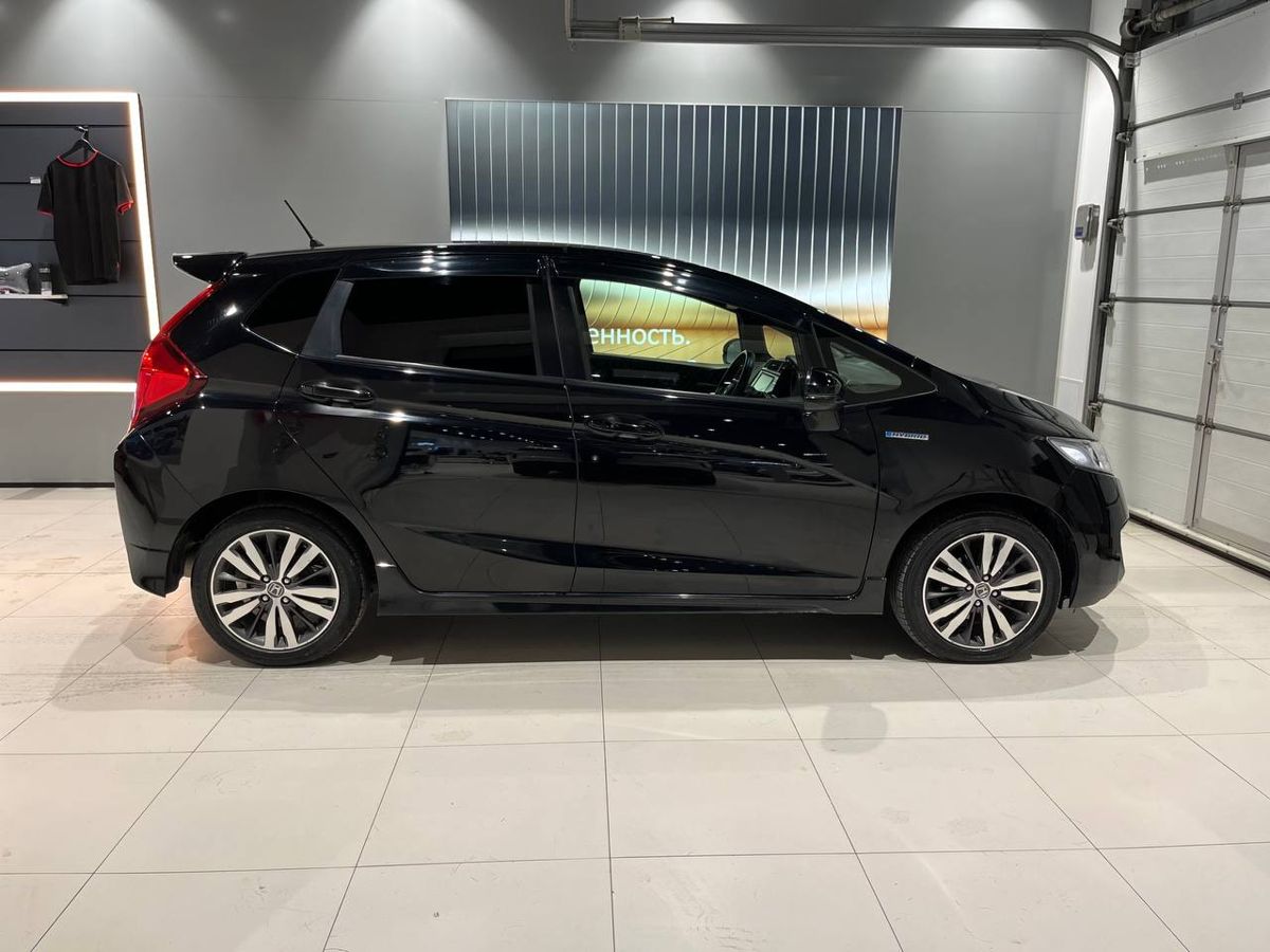 car-image