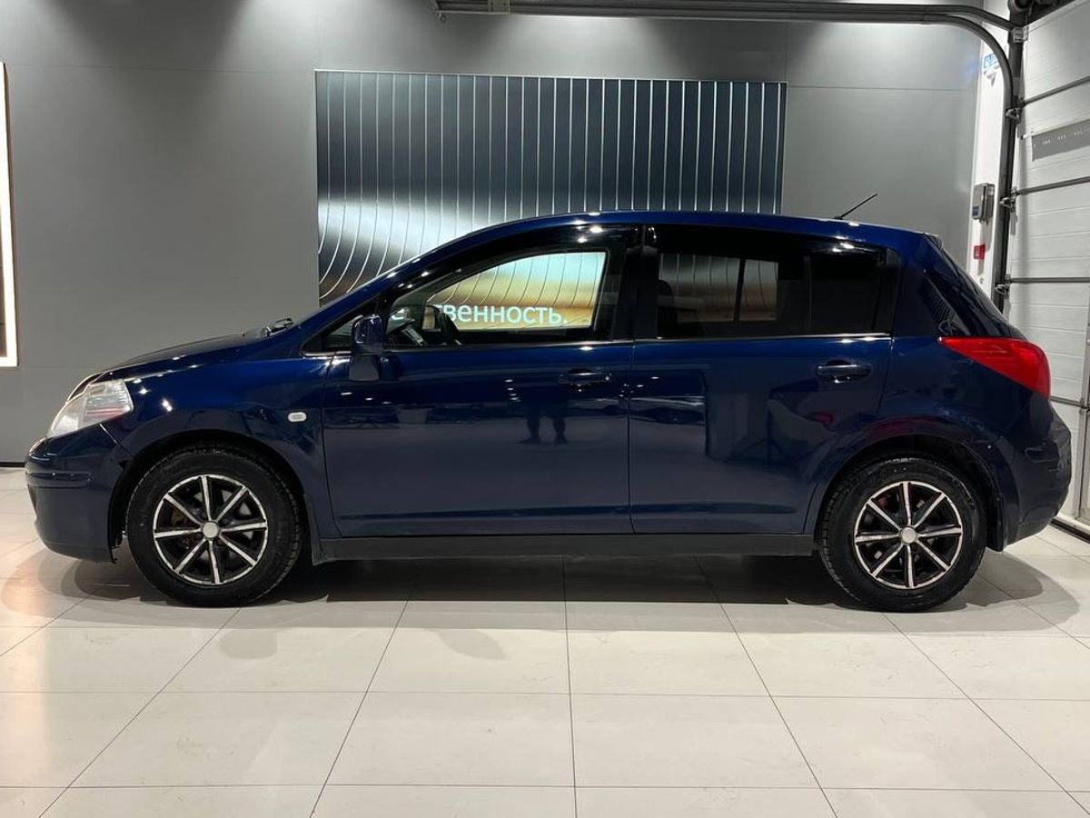 car-image