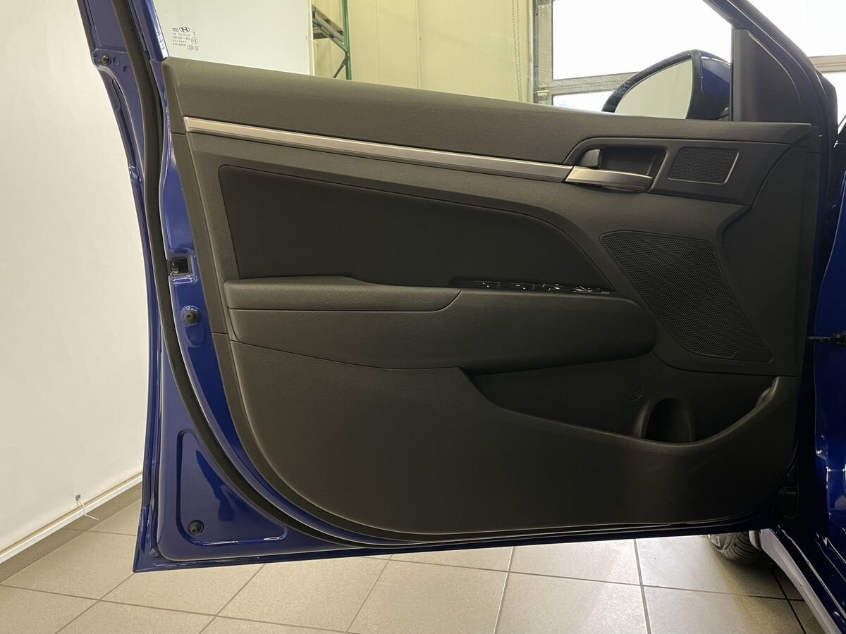 Hyundai Elantra 2019 8