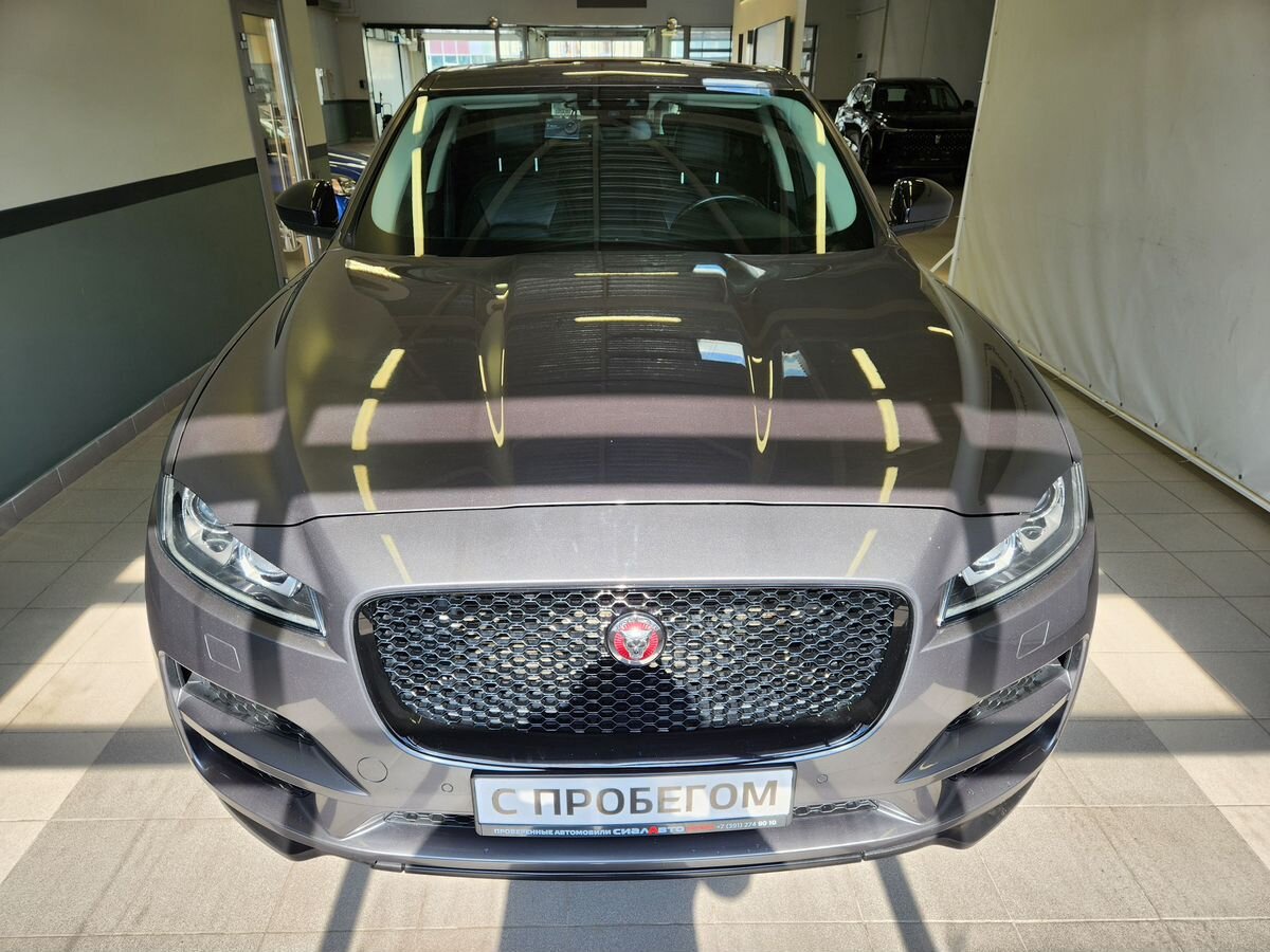 Jaguar F-Pace 2017 1