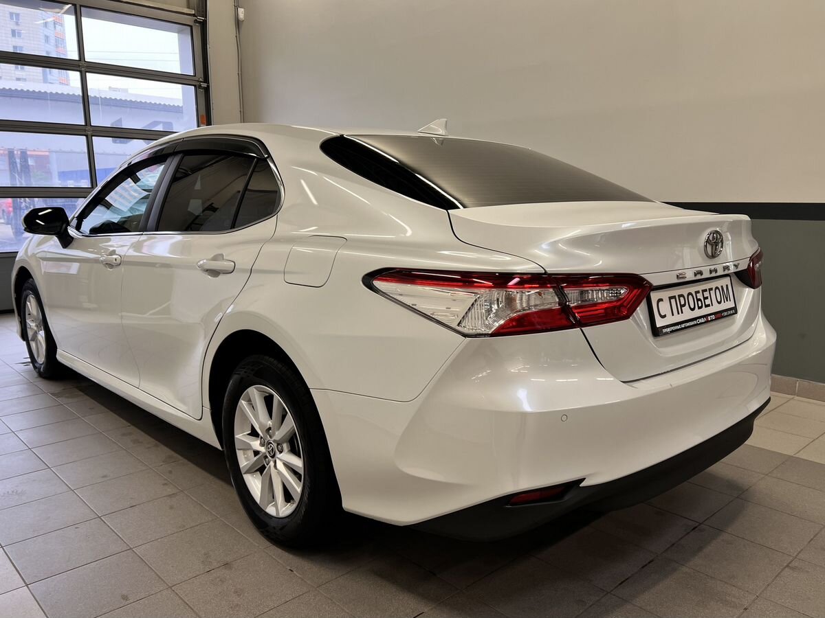 Toyota Camry 2020 5