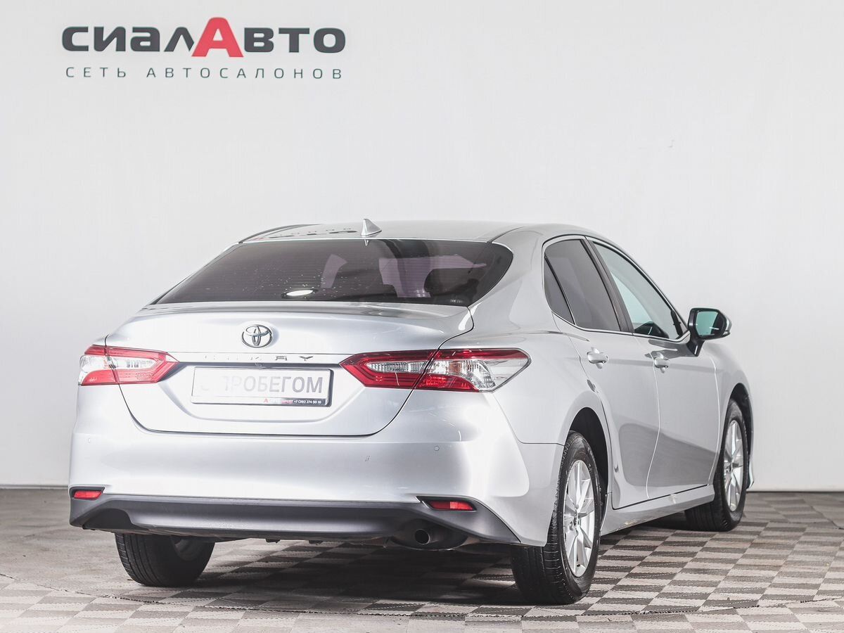 Toyota Camry 2019 4