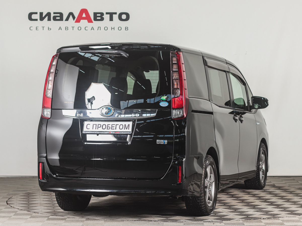 Toyota Noah 2014 4