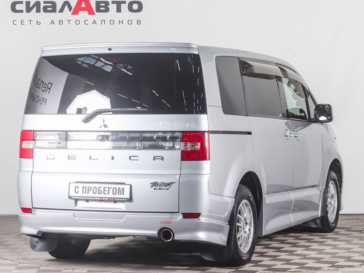 Mitsubishi Delica D:5 2011 4