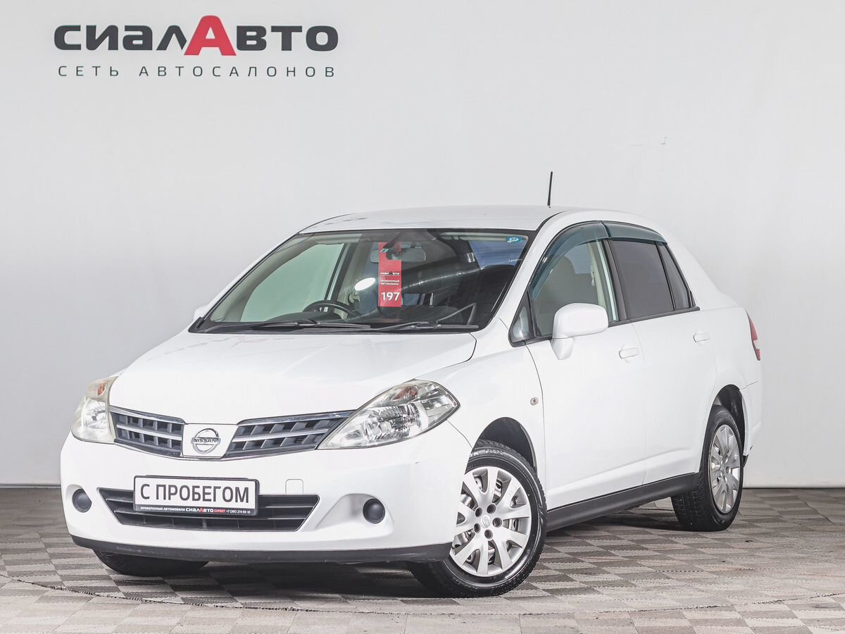 Nissan Tiida 2012 3