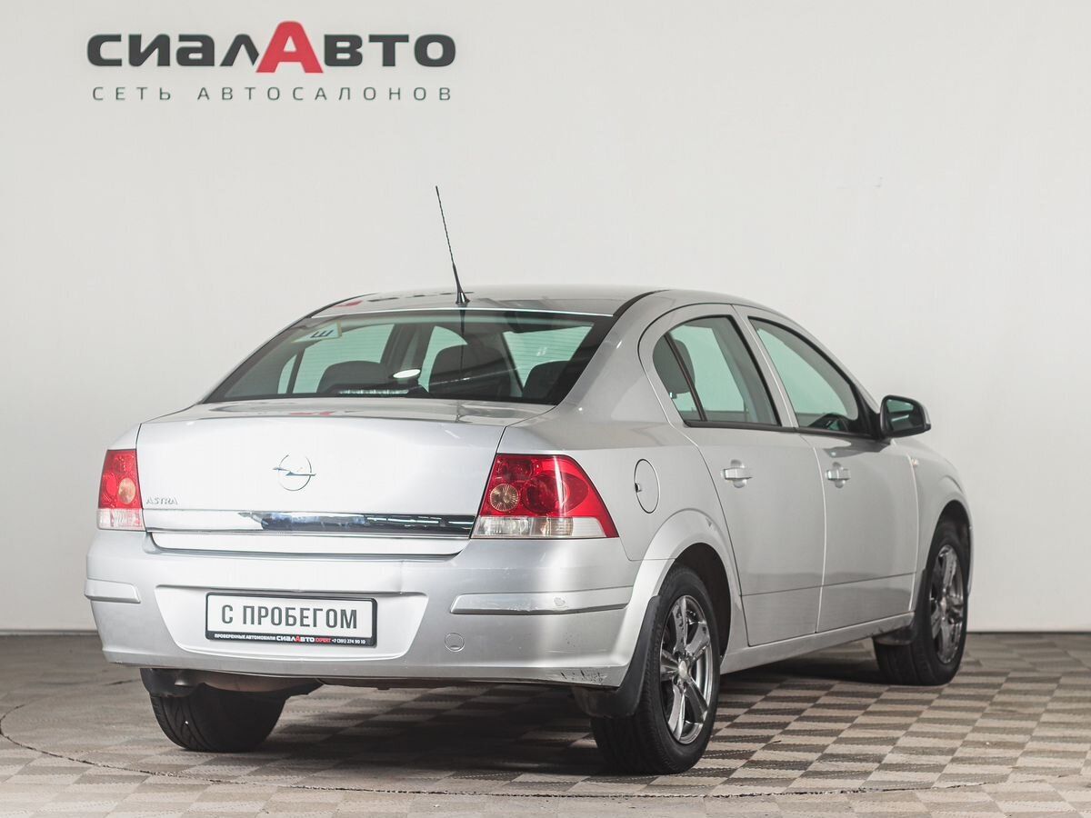 Opel Astra 2011 4