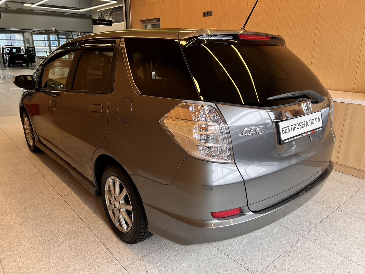 Honda Fit Shuttle 2012 6