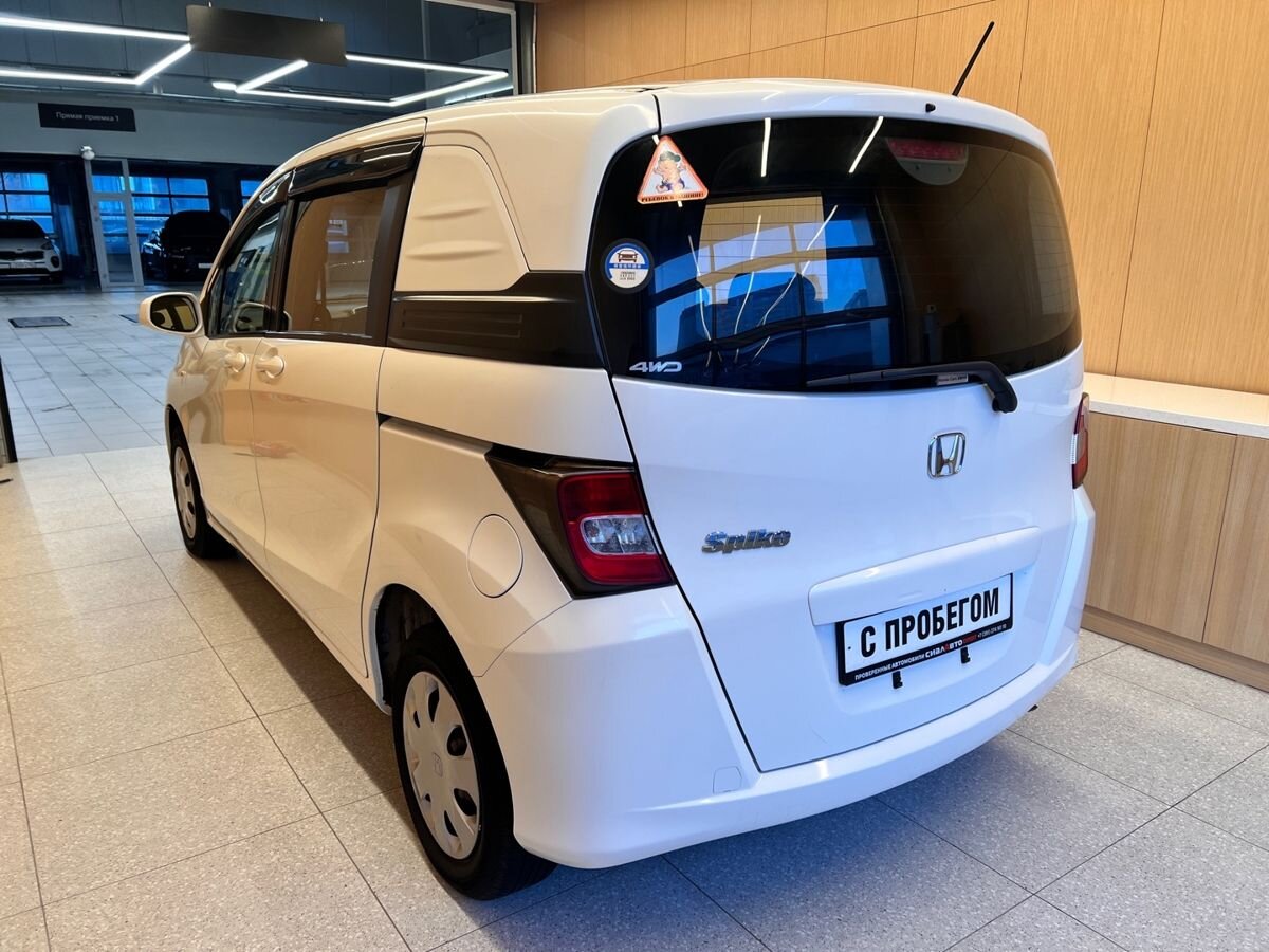 Honda Freed 2012 4