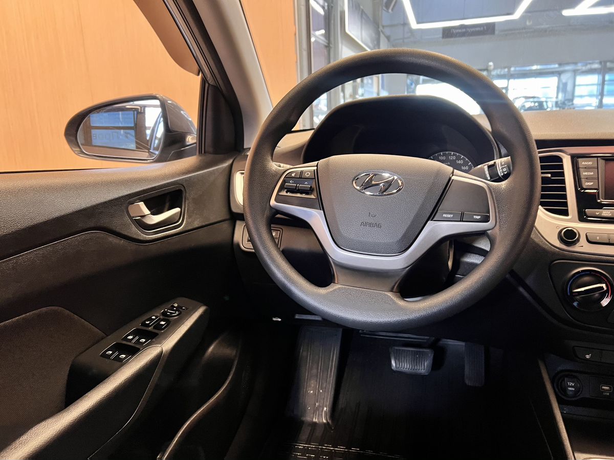 Hyundai Solaris 2019 16