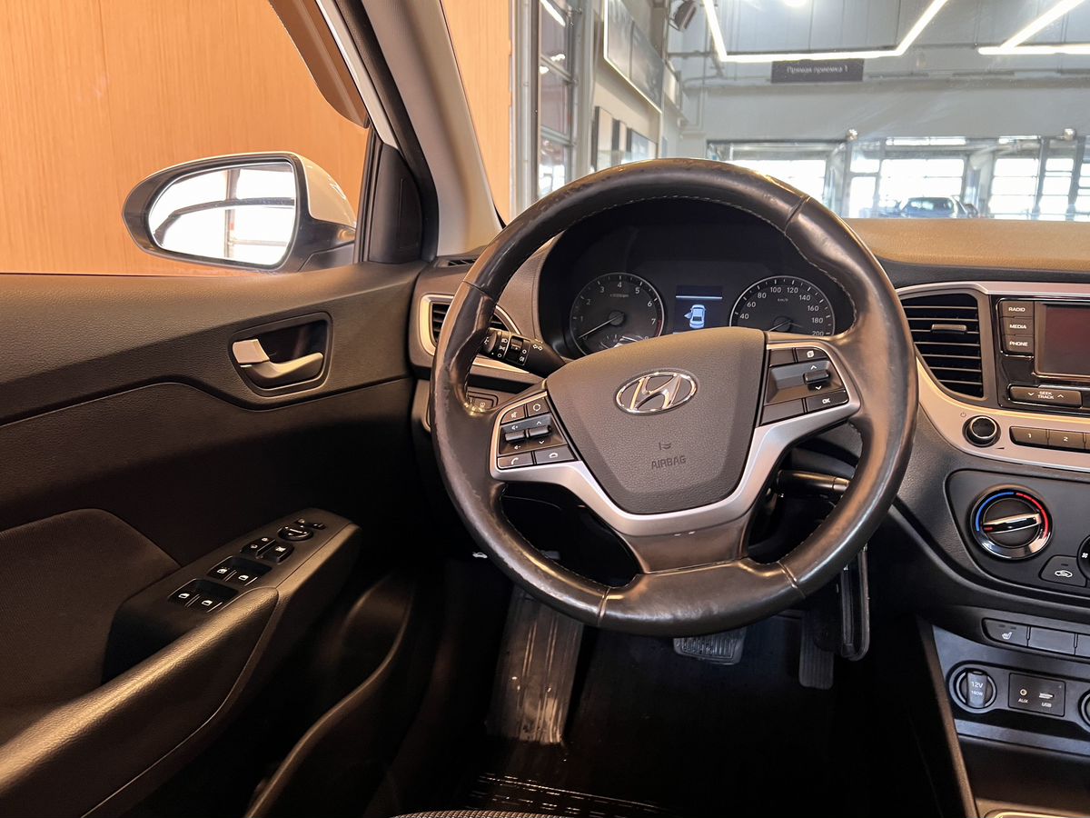 Hyundai Solaris 2018 16