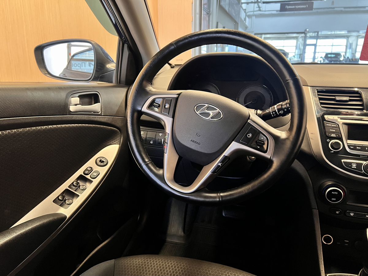 Hyundai Solaris 2015 16