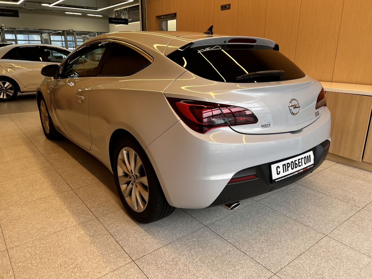 Opel Astra 2011 6