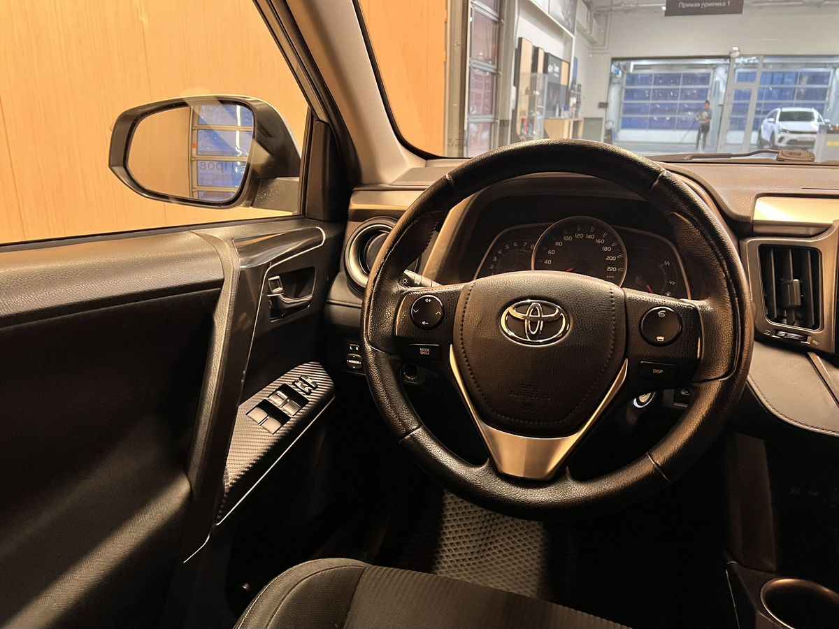 Toyota RAV4 2014 16