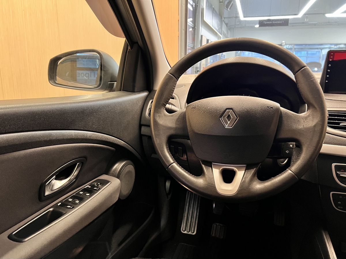 Renault Fluence 2010 12