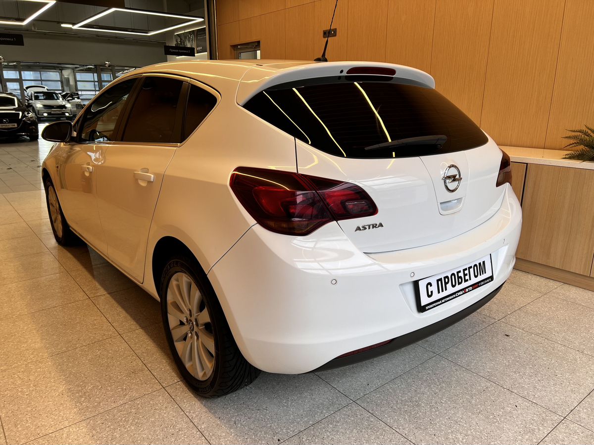 Opel Astra 2012 6