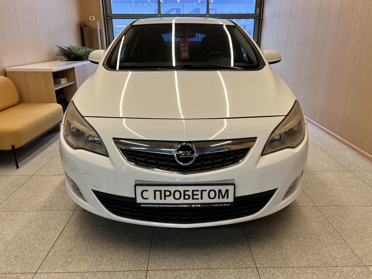 Opel Astra 2012 1