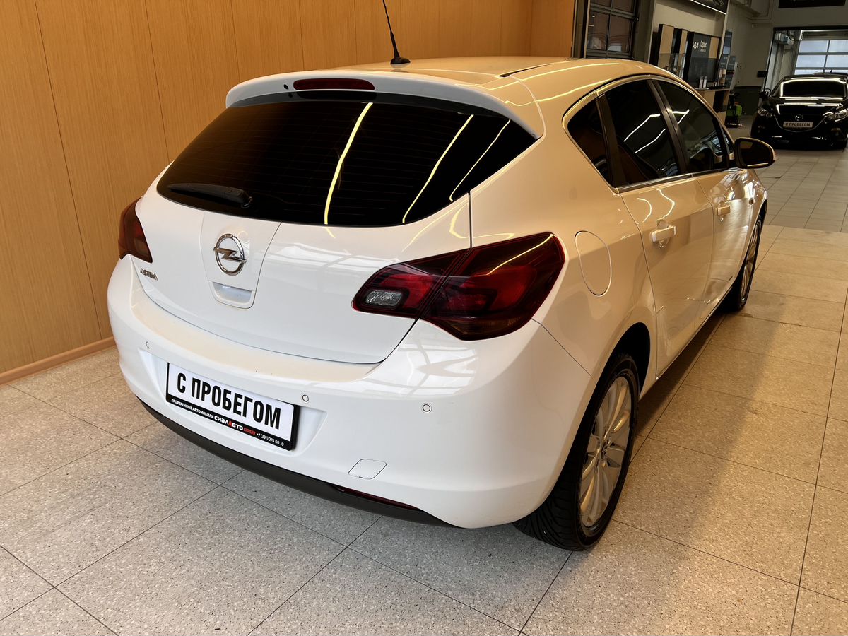 Opel Astra 2012 4