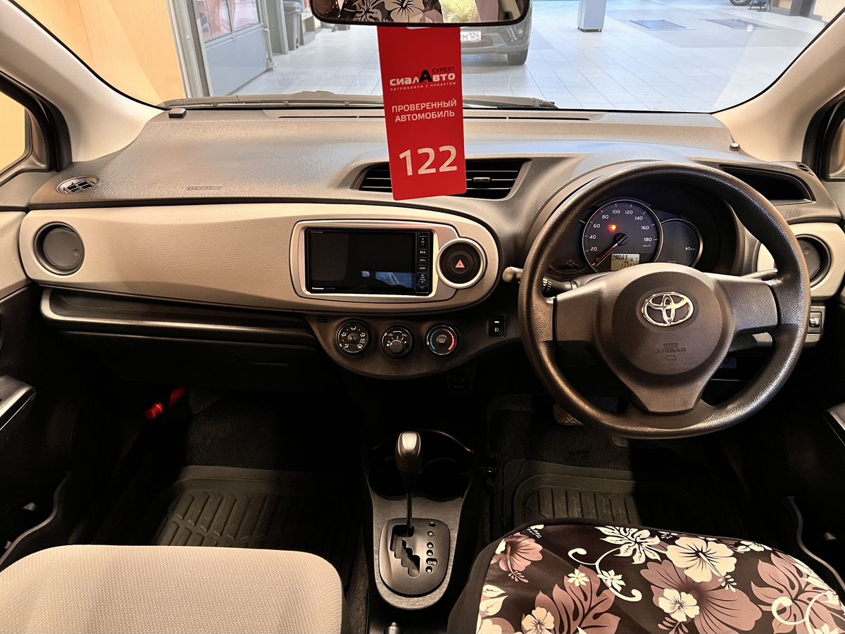 Toyota Vitz 2012 8