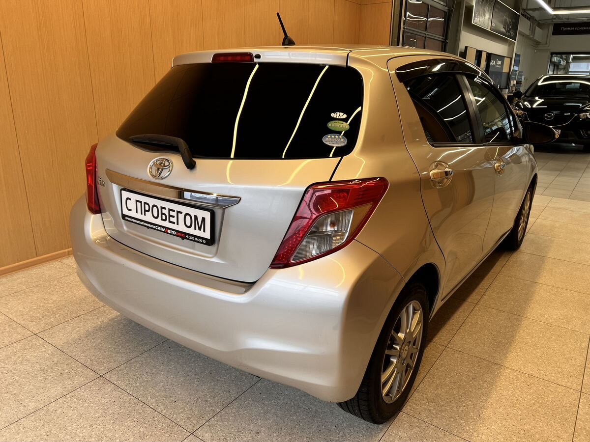 Toyota Vitz 2012 4