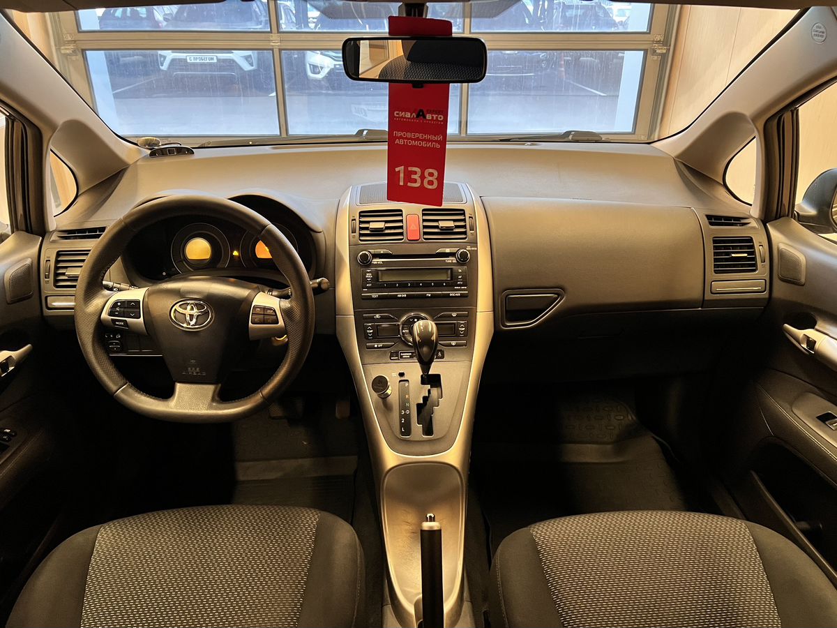 Toyota Auris 2010 11