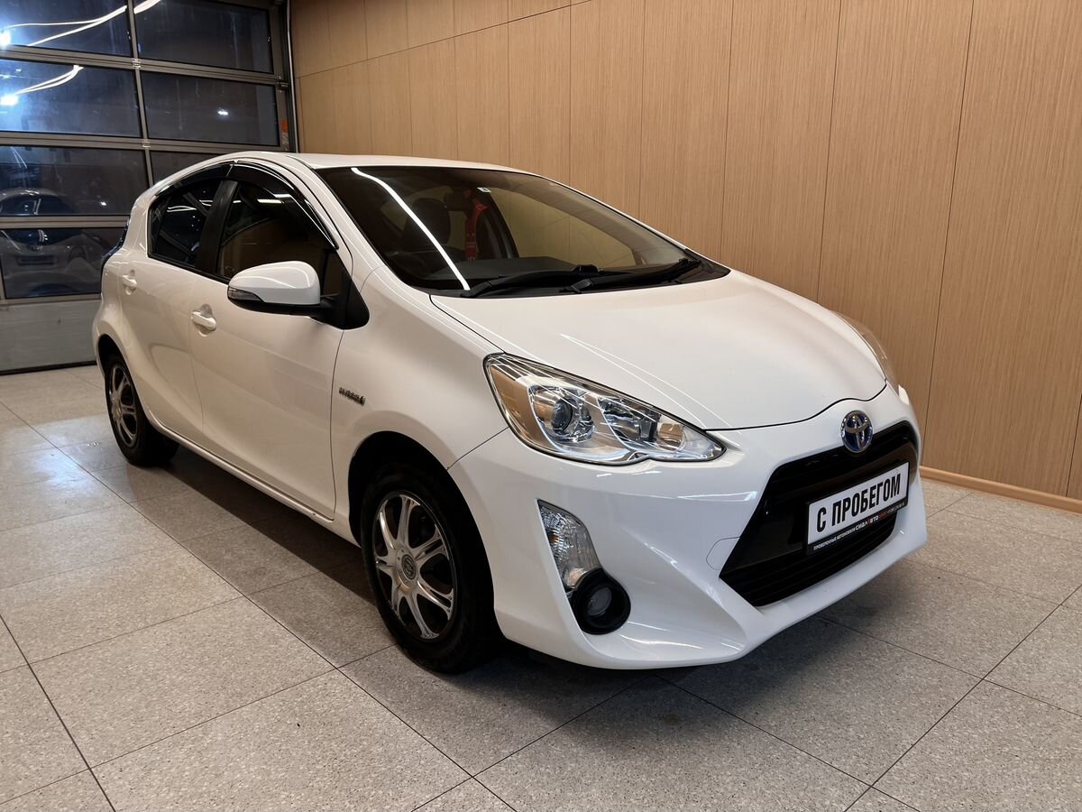 Toyota Aqua 2015 Автомат Передний Гибрид 1.5