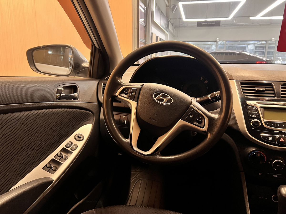 Hyundai Solaris 2013 16