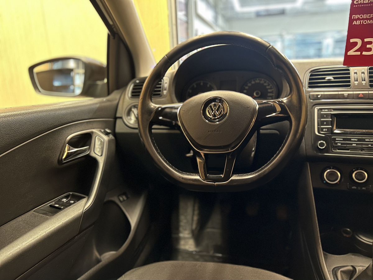 Volkswagen Polo 2015 14