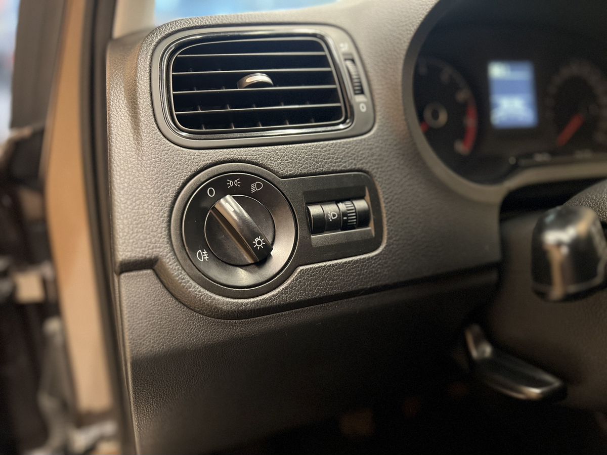 Volkswagen Polo 2015 8