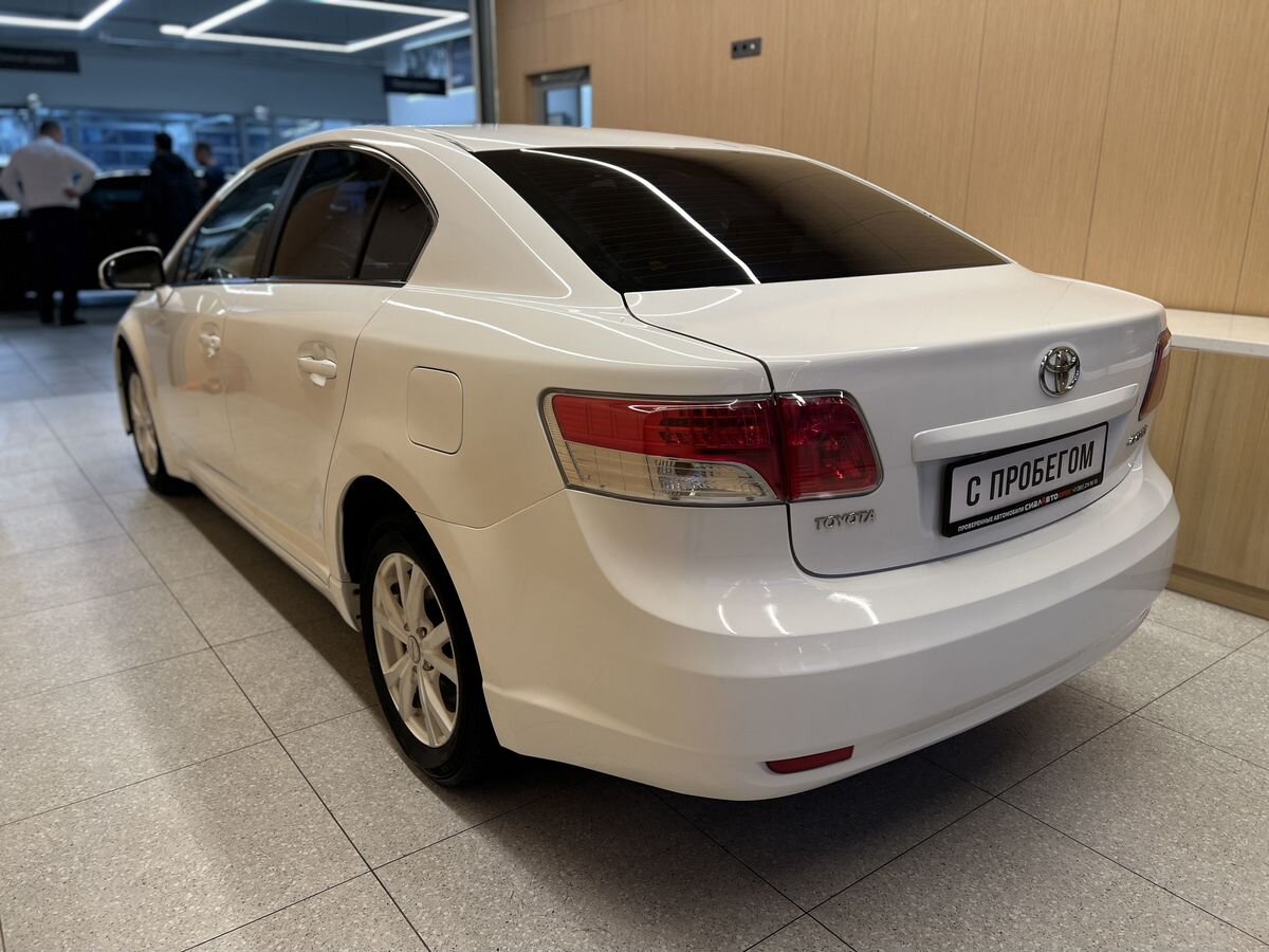 Toyota Avensis 2010 5