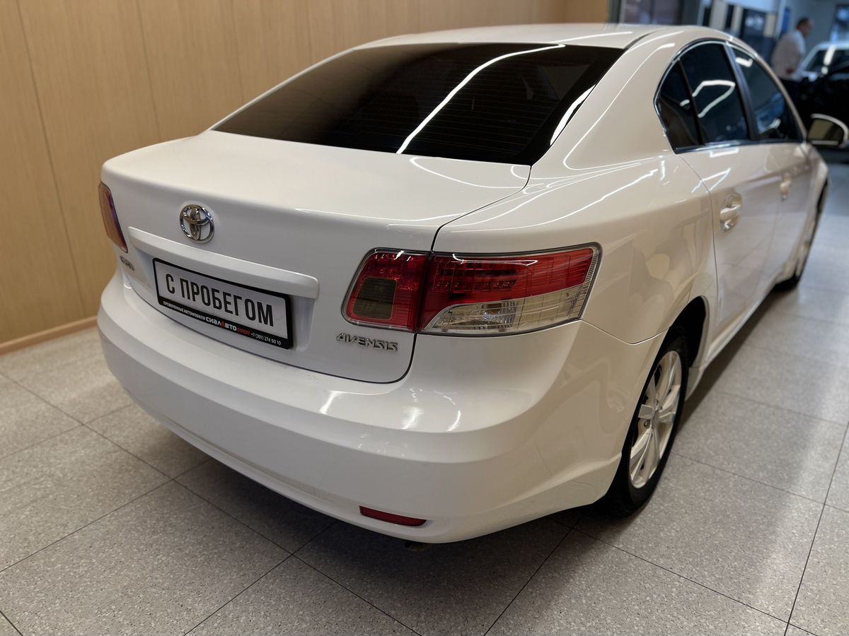 Toyota Avensis 2010 3