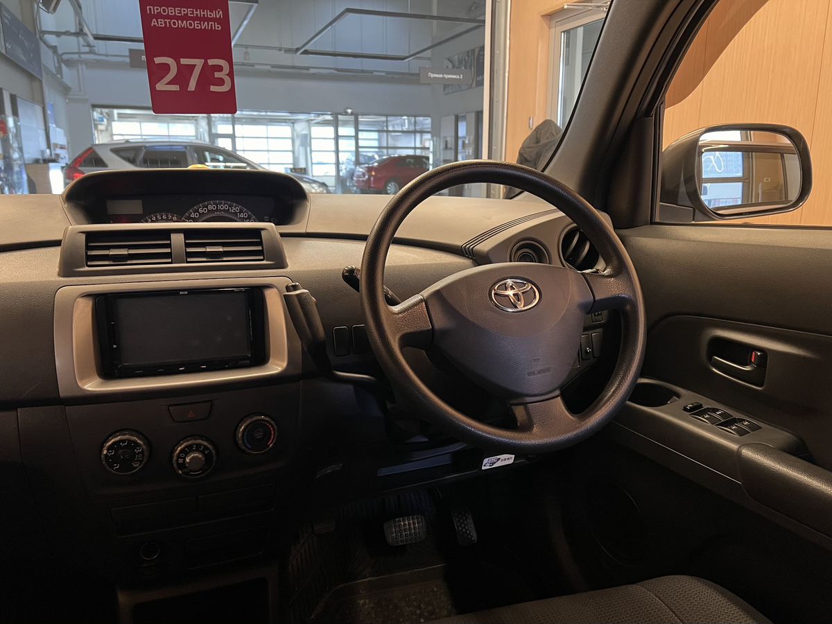 Toyota bB 2012 16