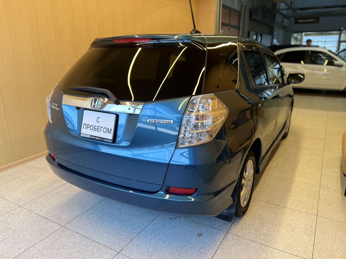 Honda Fit Shuttle 2012 3