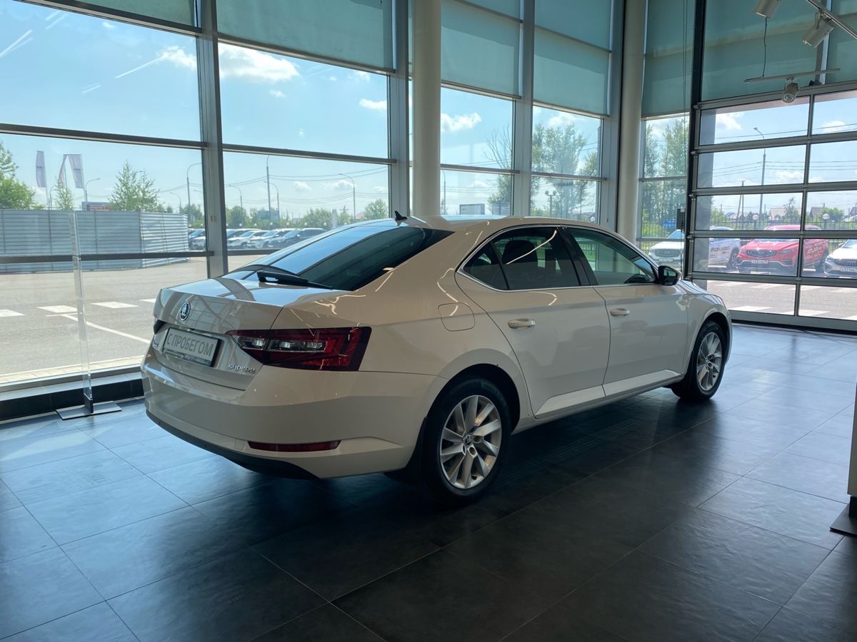 Skoda Superb 2018 19